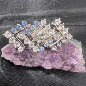 2" Vintage Rhinestone Brooch Pin Silver Tone Blue White‎ Crystal Abstract Design